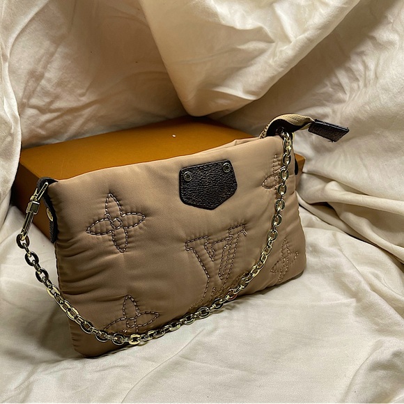 Louis Vuitton hand bag - Picture 2 of 7